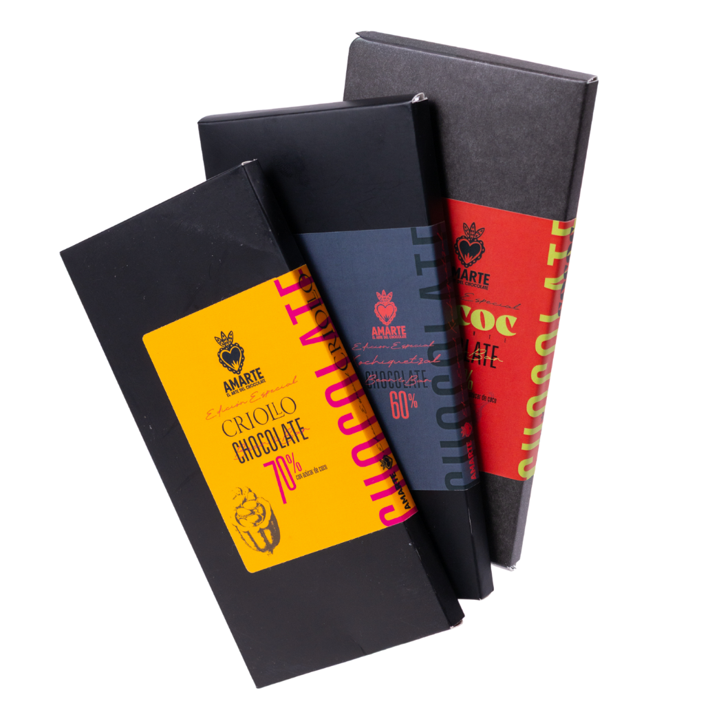 Las tres ediciones especiales de AMARTE acomodadas en abanico